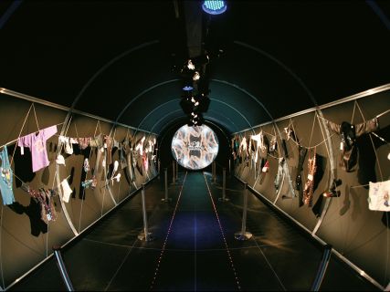 Swarovski - Crystal Energy Catwalk Ausstellungsdesign